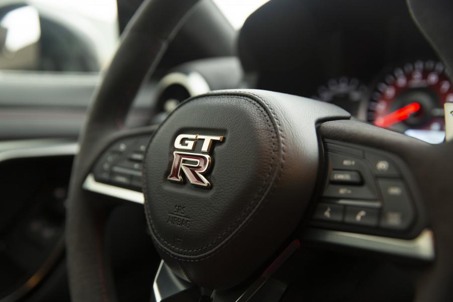 Детали интерьера Nissan GT-R Nismo (R35) 2016 года  (WW) (фото 6 из 41)